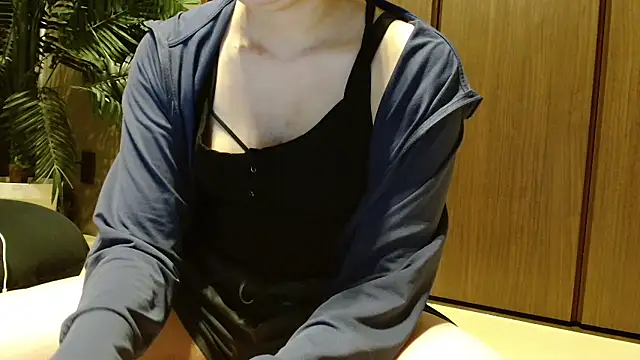 Snapshot of _Ema_ch chatting on 04/26/26, 06:38 Ema ch online show from 04/26/26, 06:38