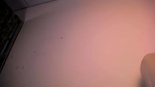 Snapshot of EllyColins chatting on 04/19/26, 03:06 EllyColins online show from 04/19/26, 03:06