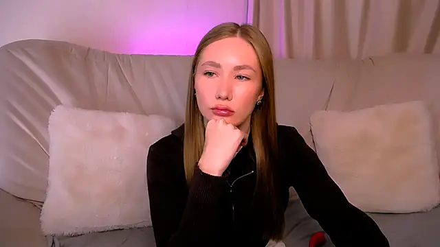 Snapshot of EllyColins chatting on 05/22/26, 03:13 EllyColins online show from 05/22/26, 03:13