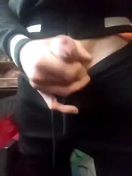 Snapshot of szabi1995 chatting on 12/01/25, 10:20 szabi1995 online show from 12/01/25, 10:20