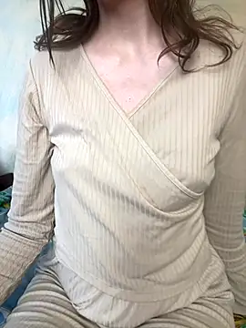 Snapshot of KittieCreme chatting on 11/02/25, 09:22 KittieCreme online show from 11/02/25, 09:22