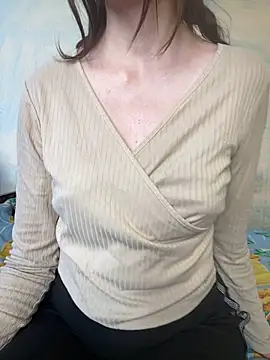 Snapshot of KittieCreme chatting on 11/03/25, 09:21 KittieCreme online show from 11/03/25, 09:21