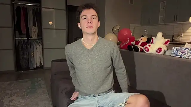 Jeremy1Scott online show from 11/22/25, 03:27