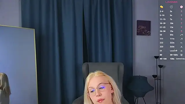 Snapshot of lovedrope chatting on 11/12/25, 04:29 lovedrope online show from 11/12/25, 04:29