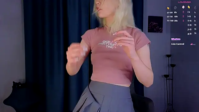 Snapshot of lovedrope chatting on 11/20/25, 05:23 lovedrope online show from 11/20/25, 05:23