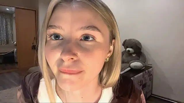 VictoriaMystery online show from 10/18/25, 02:29