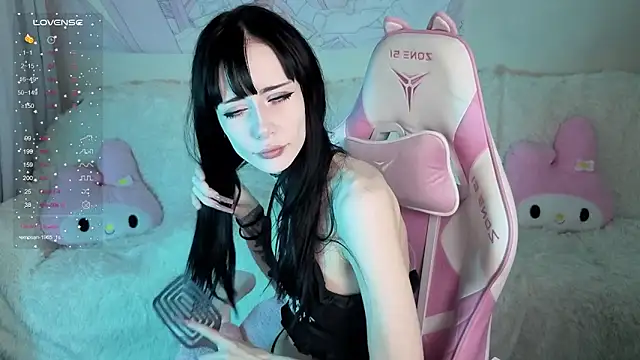 Snapshot of MiranaLieberttt chatting on 12/01/25, 09:09 MiranaLieberttt online show from 12/01/25, 09:09