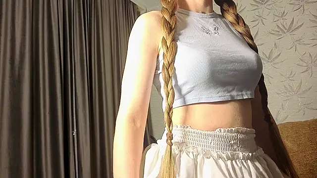 Snapshot of MissPompadure chatting on 10/21/25, 06:52 MissPompadure online show from 10/21/25, 06:52