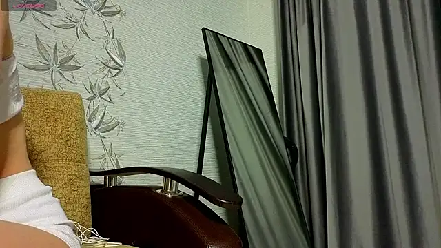 Snapshot of MissPompadure chatting on 01/14/26, 01:44 MissPompadure online show from 01/14/26, 01:44