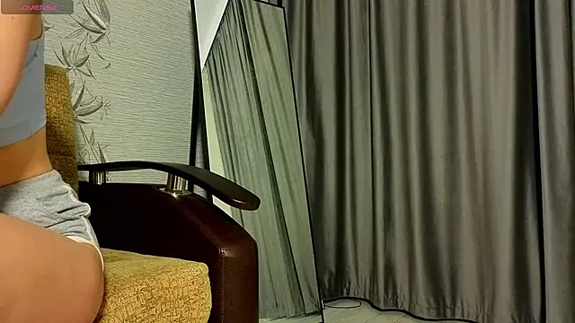 Snapshot of MissPompadure chatting on 01/19/26, 01:53 MissPompadure online show from 01/19/26, 01:53