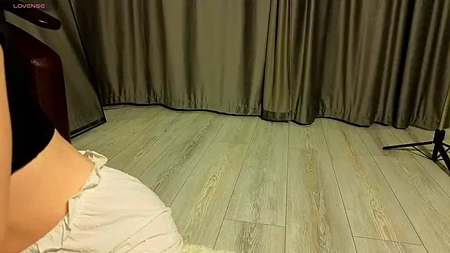 Snapshot of MissPompadure chatting on 02/11/26, 08:25 MissPompadure online show from 02/11/26, 08:25