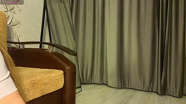 Snapshot of MissPompadure chatting on 03/09/26, 08:35 MissPompadure online show from 03/09/26, 08:35