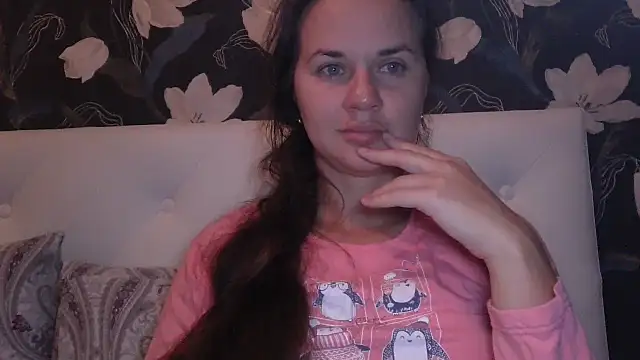 GiaaCaranggi online show from 10/19/25, 07:03