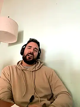 Snapshot of ReDiBastoni90 chatting on 10/20/25, 10:27 ReDiBastoni90 online show from 10/20/25, 10:27