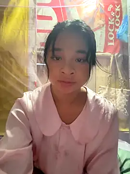 Snapshot of Linh-xxx chatting on 10/15/25, 10:54 Linh-xxx online show from 10/15/25, 10:54