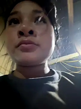 Snapshot of Linh-xxx chatting on 11/23/25, 12:16 Linh-xxx online show from 11/23/25, 12:16