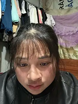 Snapshot of Linh-xxx chatting on 01/14/26, 01:06 Linh-xxx online show from 01/14/26, 01:06