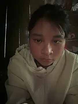 Snapshot of Linh-xxx chatting on 03/05/26, 06:53 Linh-xxx online show from 03/05/26, 06:53