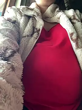 Snapshot of Linh-xxx chatting on 03/10/26, 05:12 Linh-xxx online show from 03/10/26, 05:12