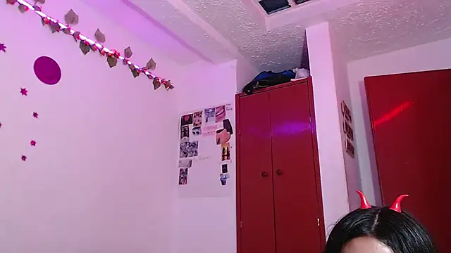 Isis Robert online show from 11/01/25, 04:03