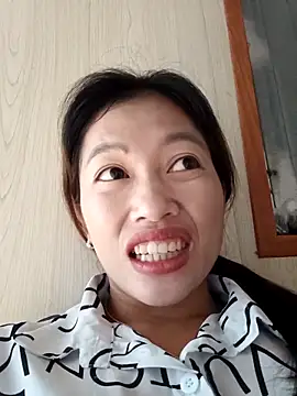 -Paige- online show from 10/17/25, 07:44