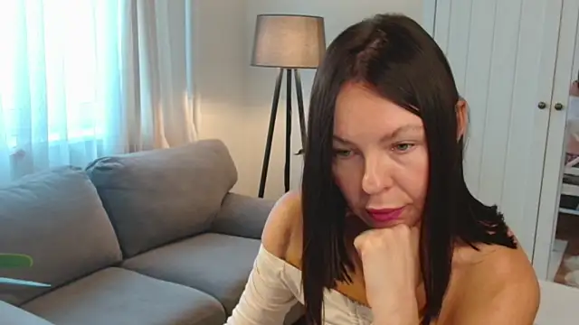 LittleNicolee online show from 11/21/25, 10:36