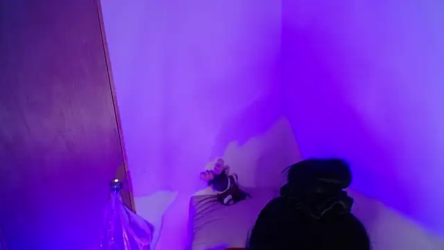 Snapshot of Miranda_kim_ chatting on 11/08/25, 11:47 Miranda kim online show from 11/08/25, 11:47