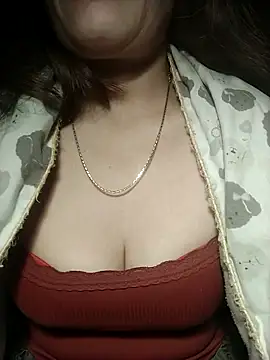 YiyinLy online show from 11/18/25, 07:18