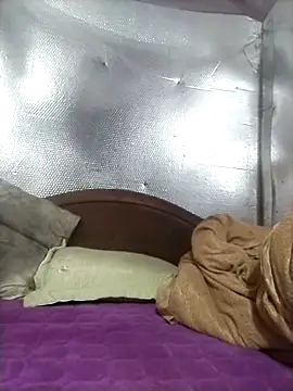 YiyinLy online show from 11/23/25, 07:41