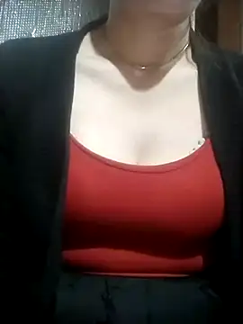 YiyinLy online show from 12/04/25, 12:36