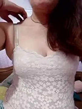 YiyinLy online show from 05/08/26, 05:18