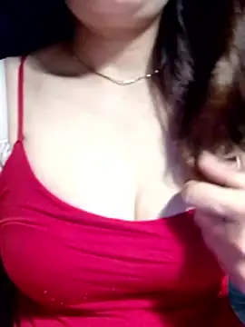 YiyinLy online show from 05/10/26, 09:53