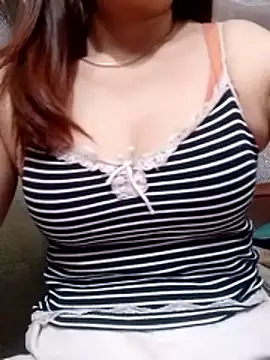 YiyinLy online show from 06/06/26, 01:11