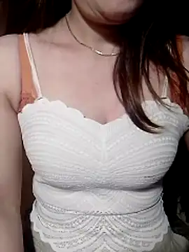 YiyinLy online show from 06/26/26, 09:52