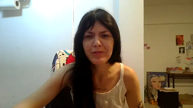 Snapshot of miapink33 chatting on 02/15/26, 02:19 miapink33 online show from 02/15/26, 02:19