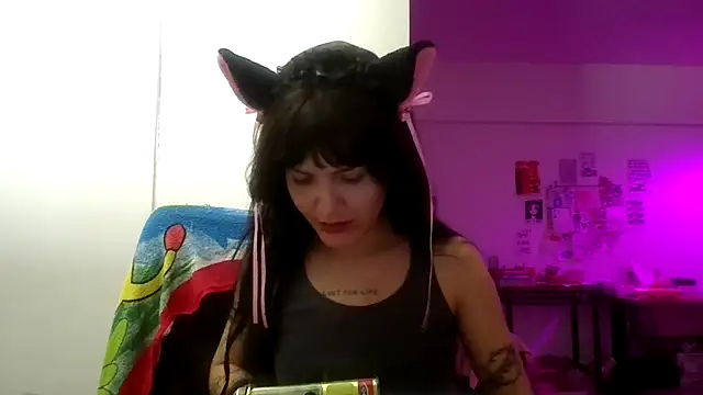 Snapshot of miapink33 chatting on 02/20/26, 01:24 miapink33 online show from 02/20/26, 01:24