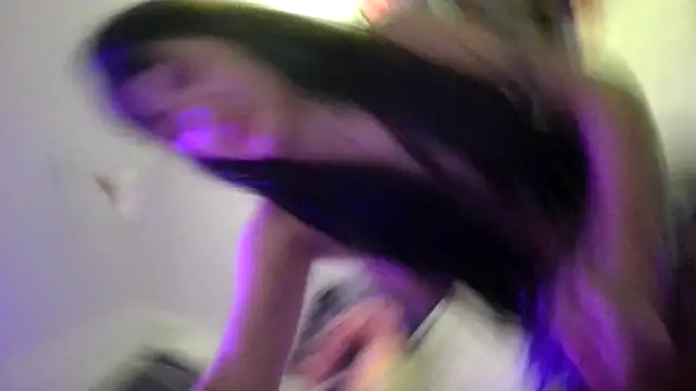 Snapshot of miapink33 chatting on 03/08/26, 02:04 miapink33 online show from 03/08/26, 02:04