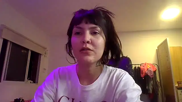 Snapshot of miapink33 chatting on 03/09/26, 11:42 miapink33 online show from 03/09/26, 11:42