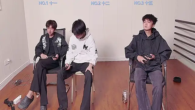 Snapshot of hyboys chatting on 10/13/25, 10:48 hyboys online show from 10/13/25, 10:48