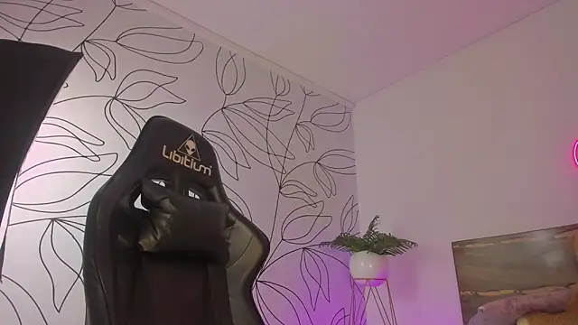 merida 06 online show from 10/17/25, 02:15