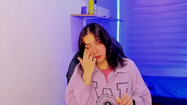 Emily Lindey online show from 10/28/25, 03:10