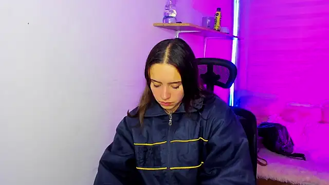 Emily Lindey online show from 11/21/25, 03:27