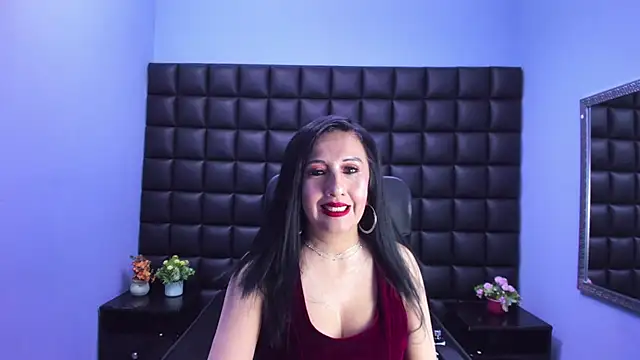Snapshot of Agatha_Leon_ chatting on 04/12/26, 02:33 Agatha Leon online show from 04/12/26, 02:33