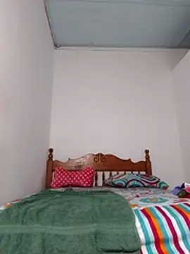 Snapshot of Alondracat69 chatting on 11/17/25, 10:04 Alondracat69 online show from 11/17/25, 10:04