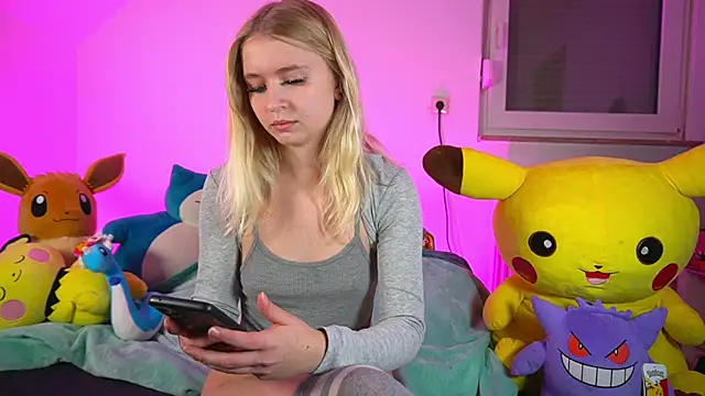 Snapshot of LillyOcean chatting on 12/20/25, 02:02 LillyOcean online show from 12/20/25, 02:02