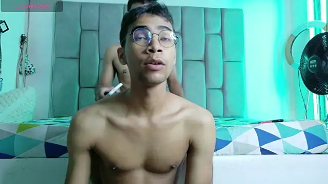 Snapshot of Desire4Duo chatting on 03/18/26, 02:09 Desire4Duo online show from 03/18/26, 02:09