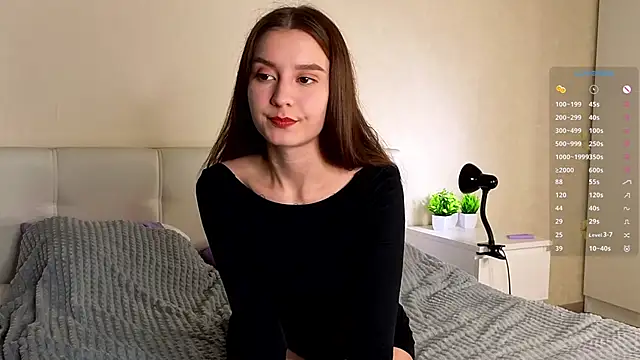 La L U N E online show from 12/15/25, 07:40