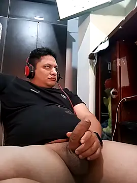 Snapshot of WIlGar1993 chatting on 01/06/26, 02:10 WIlGar1993 online show from 01/06/26, 02:10