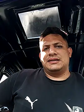 Snapshot of WIlGar1993 chatting on 03/18/26, 03:37 WIlGar1993 online show from 03/18/26, 03:37