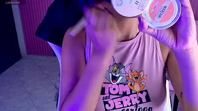 dafne17  online show from 12/17/25, 05:02